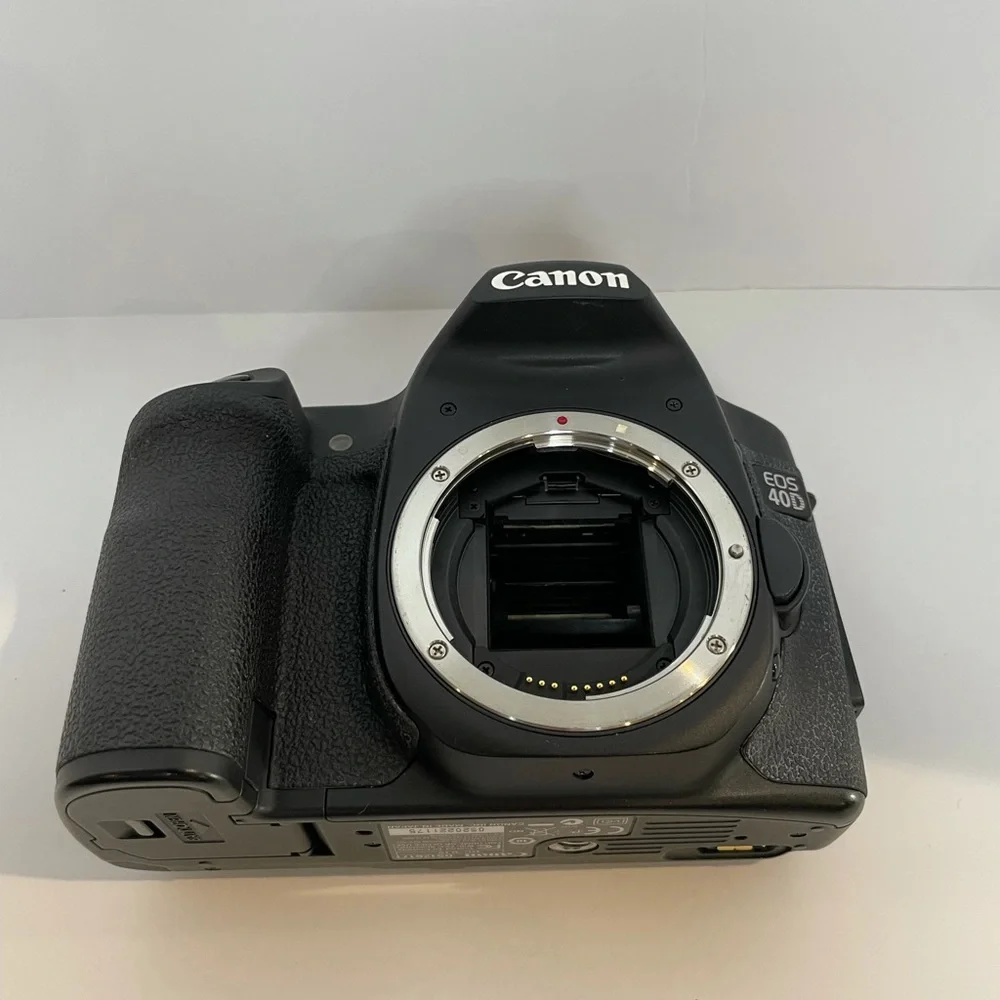 CANON EOS 40D DS126171 DC 8.1V DIGITAL CAMERA (G1) **FOR PARTS ONLY**